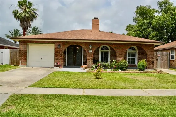 636 Diplomat Street, Gretna, LA 70056