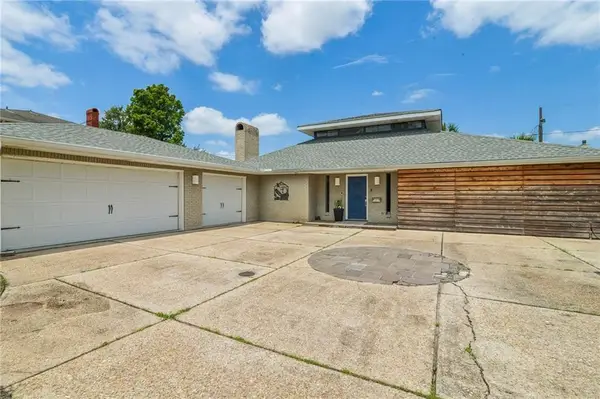 141 Meadowbrook Street, Gretna, LA 70056