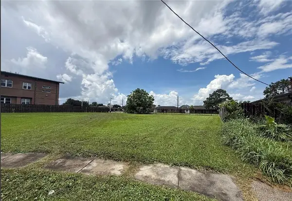 3220 Charles Court, Chalmette, LA 70043