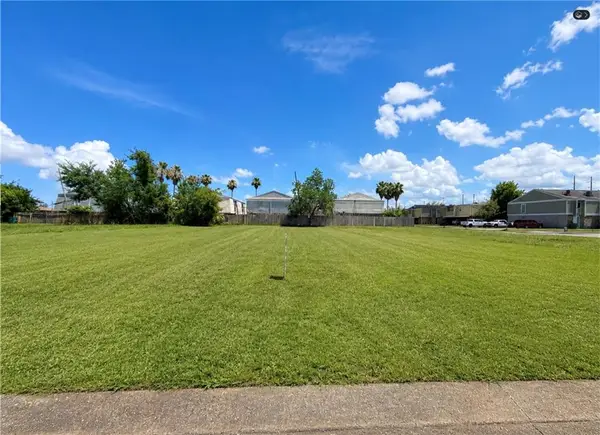 Kings Road, Harvey, LA 70058