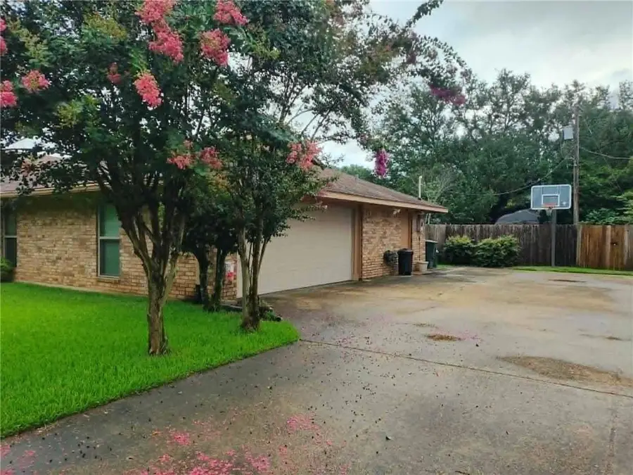 4004 Huntwick Boulevard, Alexandria, LA 71303 - #3