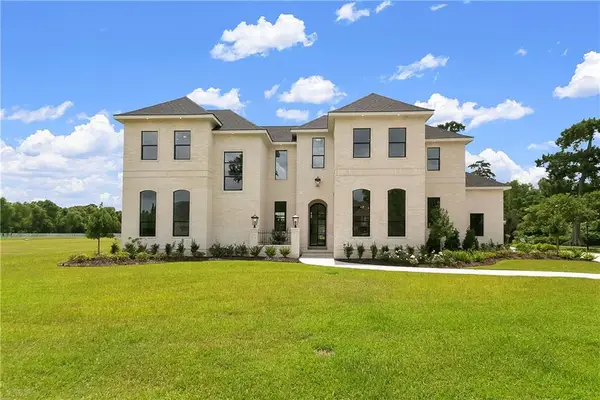 15 Oak Hills Lane, New Orleans, LA 70131