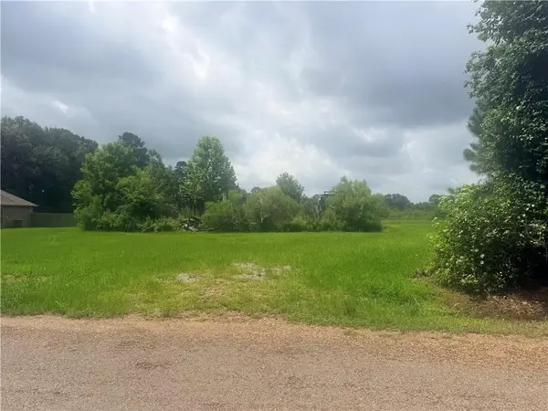 242 Credeur Road, Pineville, LA 71360