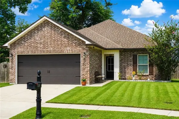 404 Ashton Oaks Lane, Luling, LA 70070