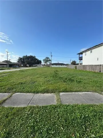 700 Cougar Drive, Arabi, LA 70032