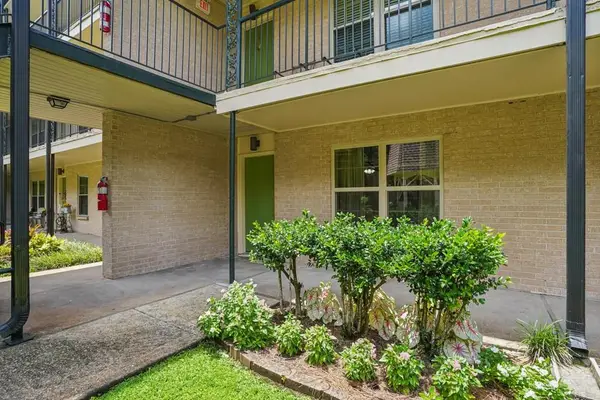 2732 Whitney Place #101, Metairie, LA 70002