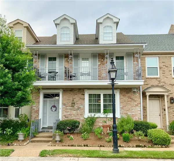 222 Rue Saint Peter, Metairie, LA 70005