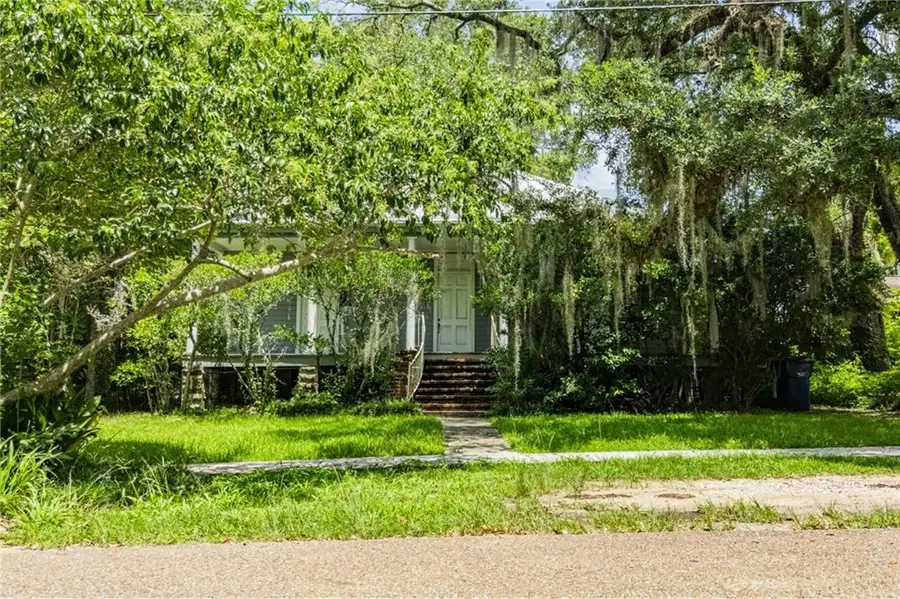 614 E Independence Street, Covington, LA 70433 - #3