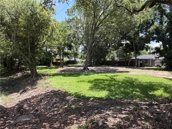 100 Maumus Avenue, New Orleans, LA 70131