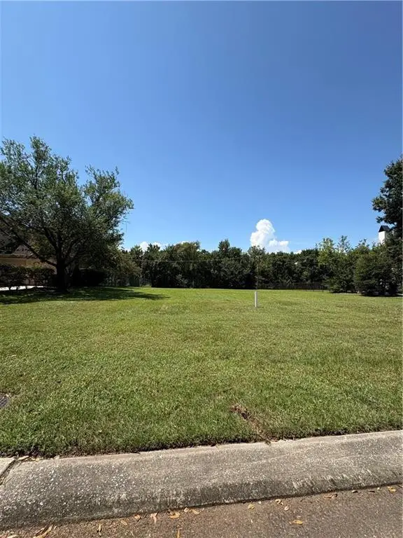 47 Forest Oaks Drive, New Orleans, LA 70131