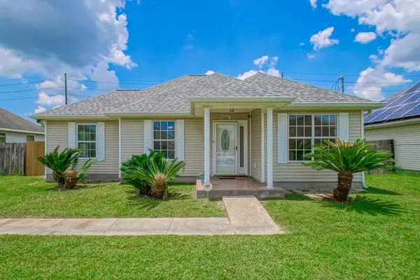 4236 Lac Bienville Drive, Harvey, LA 70058