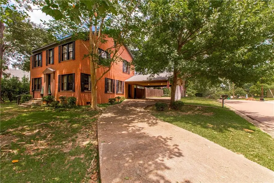 900 N James Avenue, McComb, MS 39652 - #2