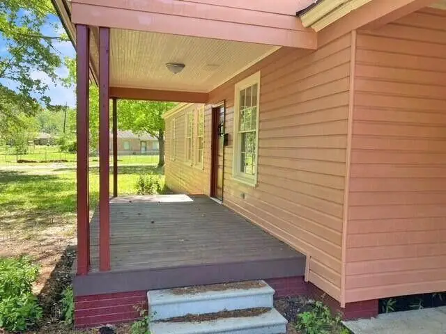 1104 Pinckney Avenue, Leesville, LA 71446 - #2