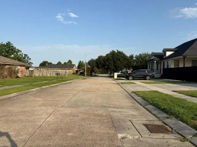 8324 Fairfax Drive, Chalmette, LA 70043 - #3