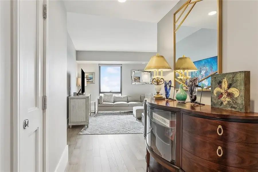 2 Canal Street #2001, New Orleans, LA 70130 - #2