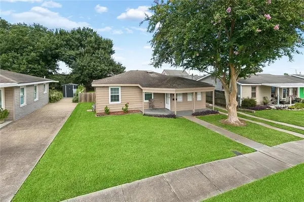 13 Creagan Avenue, Gretna, LA 70053
