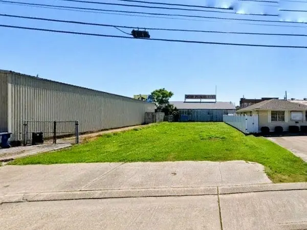 2829 Athania Parkway, Metairie, LA 70002