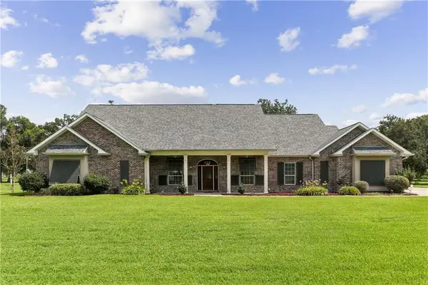 212 Cedar Grove Lane, Belle Chasse, LA 70037