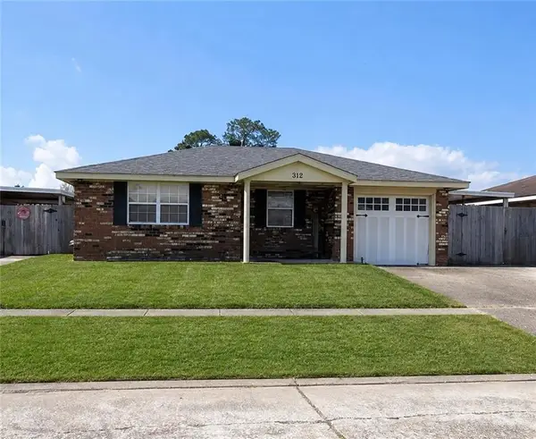 312 Blossom Court, Westwego, LA 70094