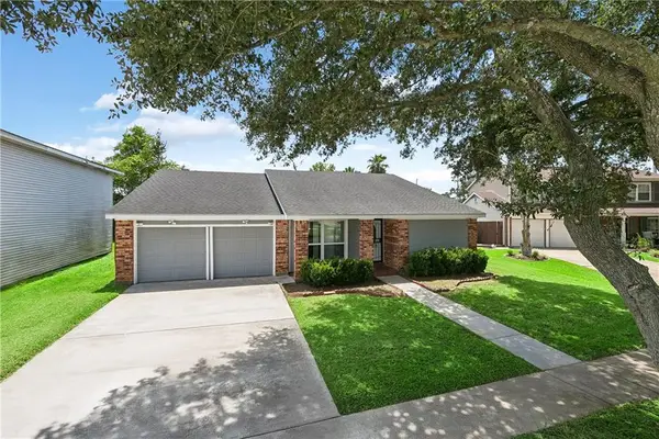 4049 S Chipwood Drive, Harvey, LA 70058