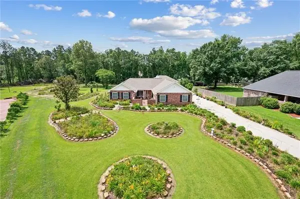 18382 Wisteria Drive, Ponchatoula, LA 70454