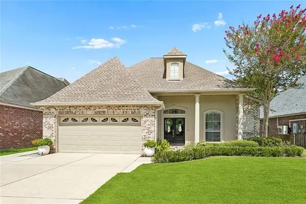 2348 Cours Carson Street, Mandeville, LA 70448