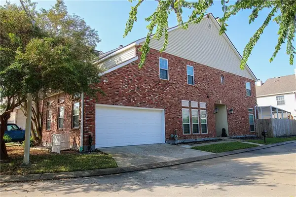 30 E Nouveau Lane, Metairie, LA 70003