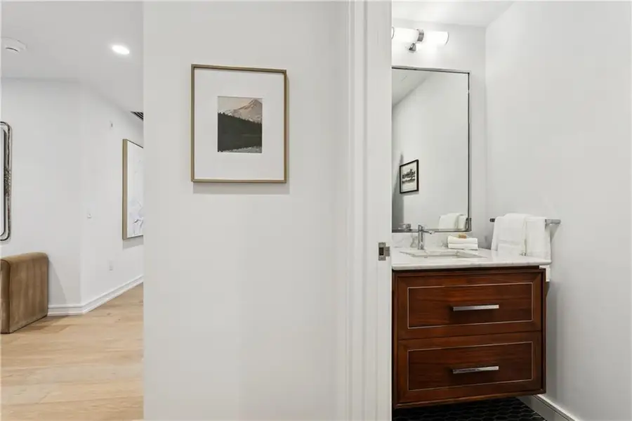 2 Canal Street #2805, New Orleans, LA 70130 - #3