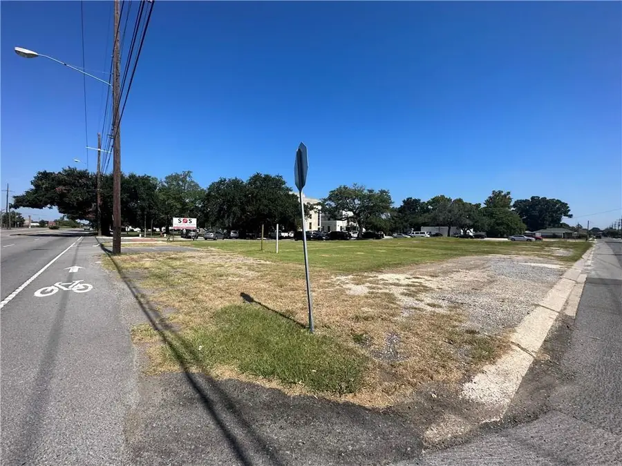 1001-1007 W Saint Bernard Highway, Chalmette, LA 70043 - #3