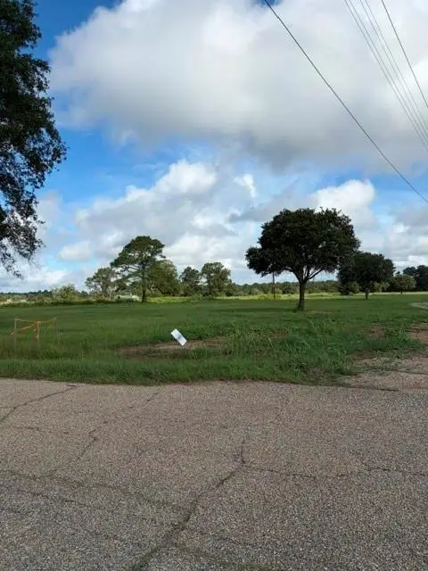 La Tung Road, Covington, LA 70435