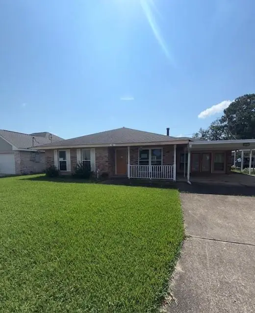 96 River Point Drive, Destrehan, LA 70047
