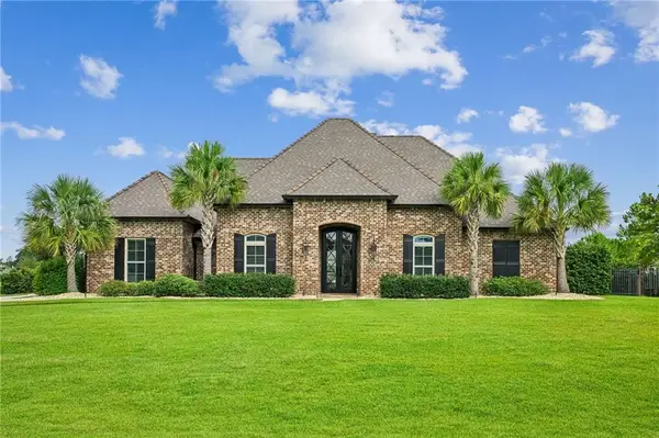 900 Pine Wild Circle, Madisonville, LA 70447