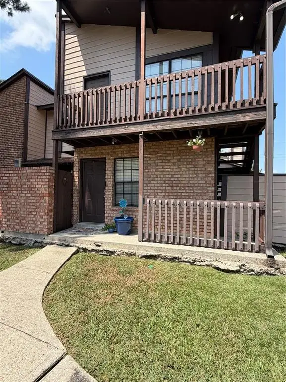 742 Fairfax Drive #106, Gretna, LA 70056
