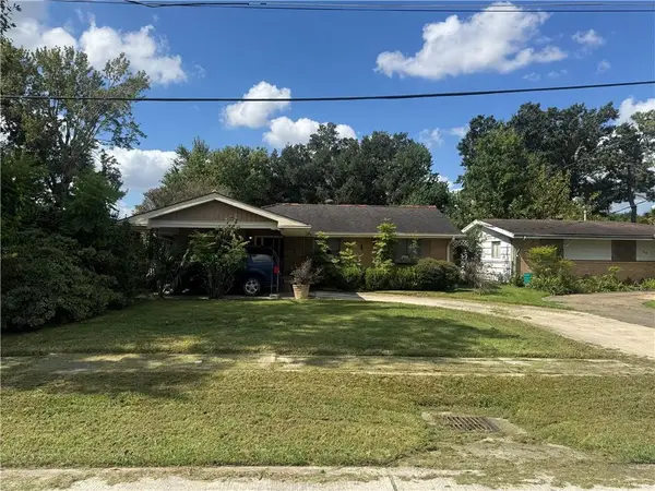 36 Beauregard Drive, Gretna, LA 70053