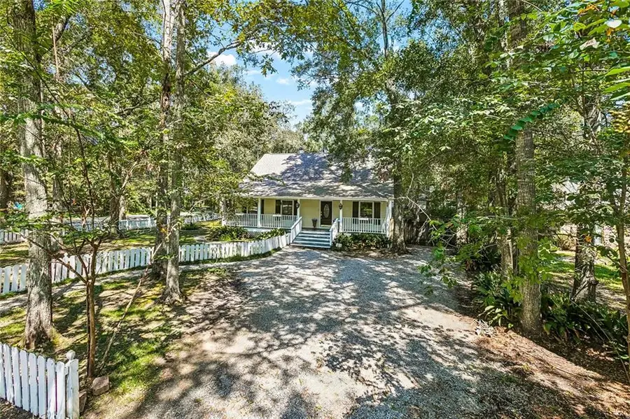811 Montmartre Street, Mandeville, LA 70448 - #2