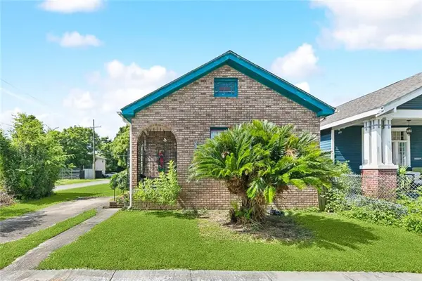 5240 Burgundy Street, New Orleans, LA 70117