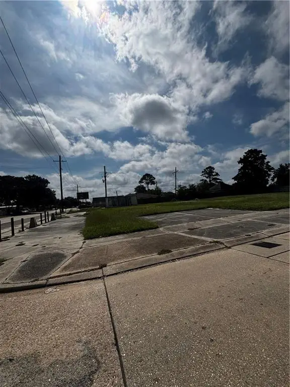 2521 Livaccari Drive, Violet, LA 70092