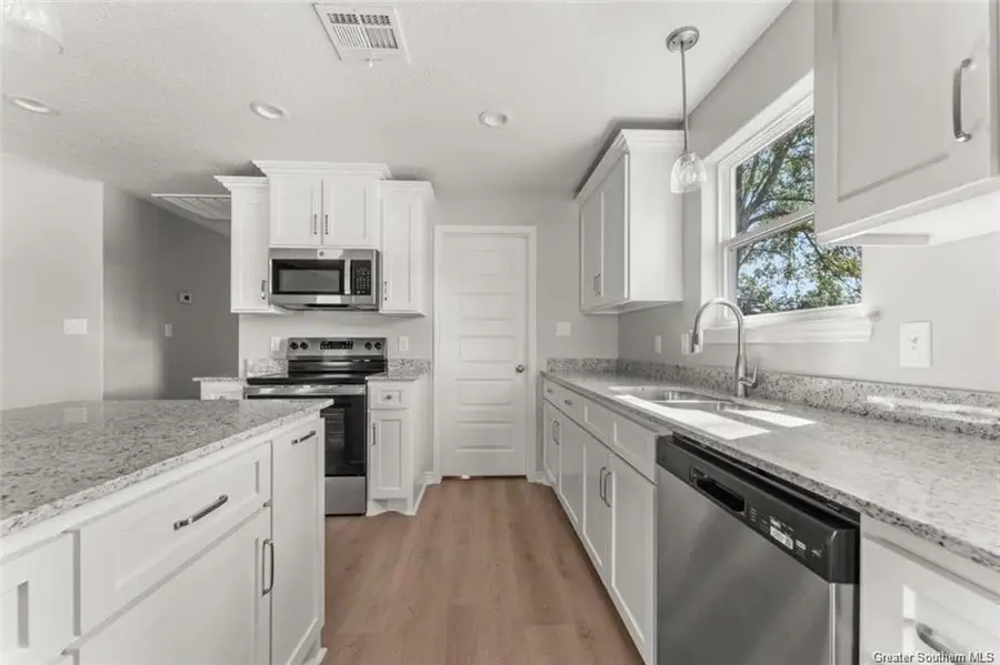 211 N Gladys Street, Leesville, LA 71446 - Image #3