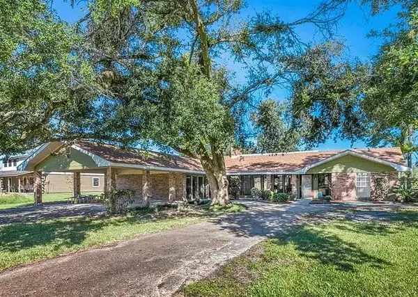 2212 Bon Vie Drive, Sulphur, LA 70665