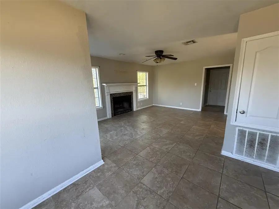 441 W Park Manor Dr Drive W, Lake Charles, LA 70611 - Image #2