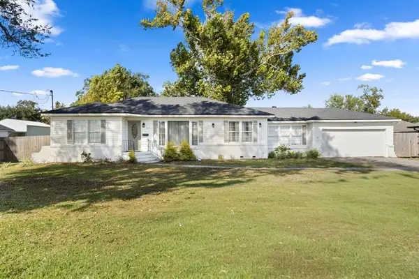 417 E School Street E, Lake Charles, LA 70605