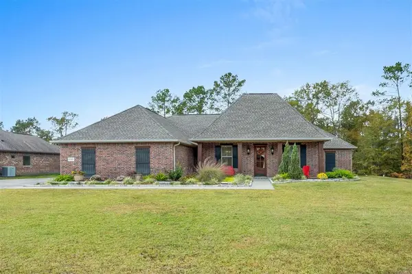 2717 E Robinwood Drive E, Moss Bluff, LA 70611