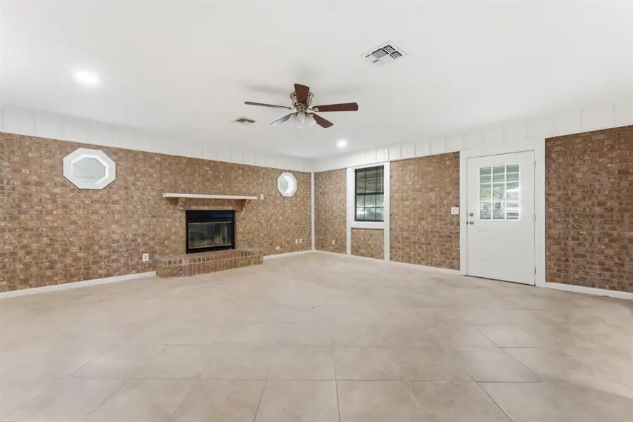 909 Helen Street, Iowa, LA 70647 - Image #2