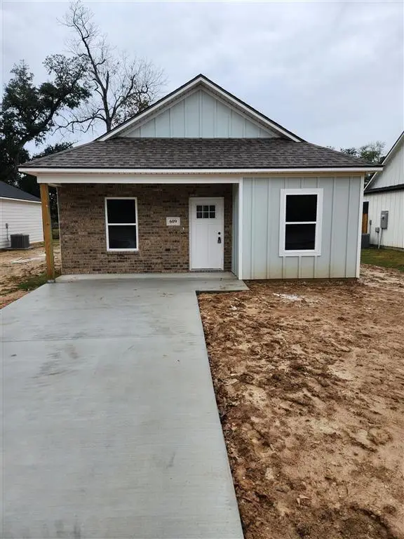 609 Lewis Street, Sulphur, LA 70663