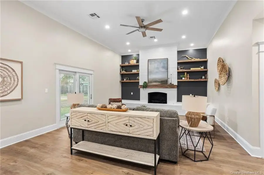 1450 N Chateau Circle N, Lake Charles, LA 70605 - #2