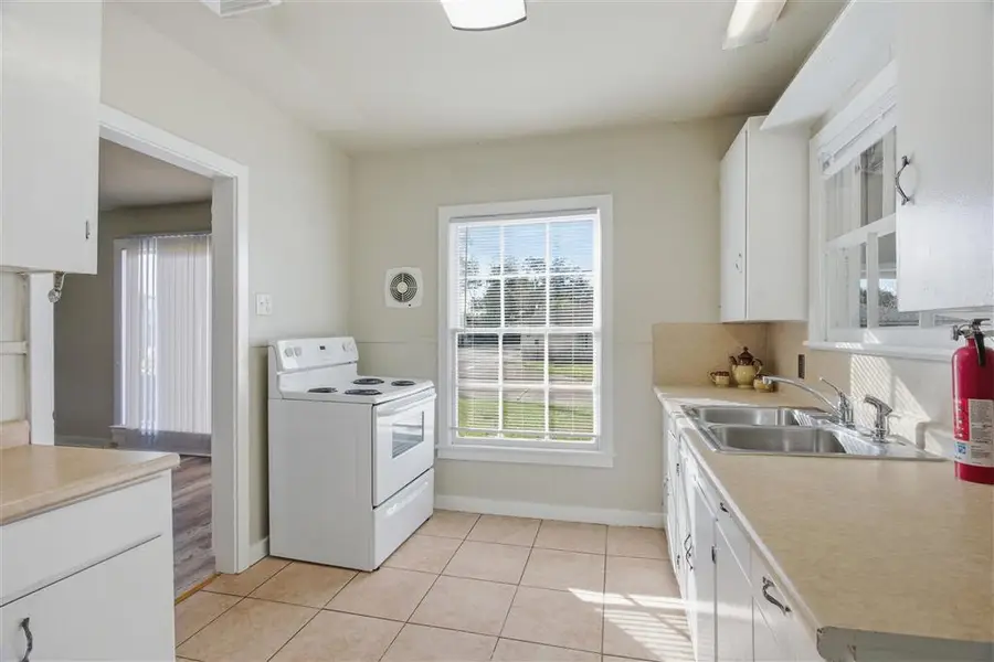 521 E Oak Lane E, Lake Charles, LA 70605 - Image #2