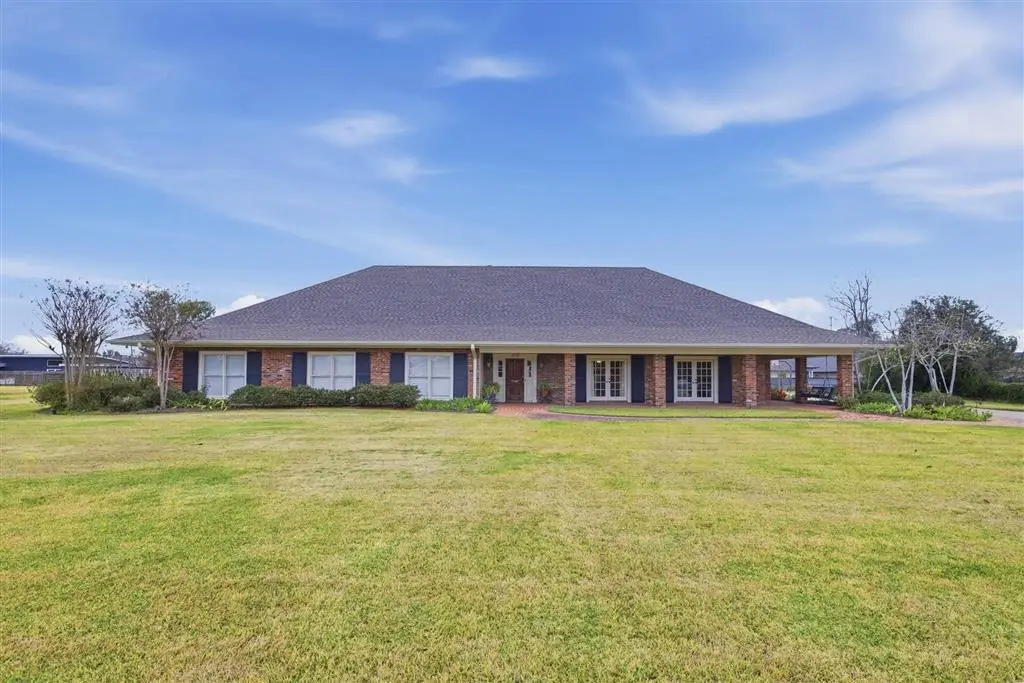 800 Bayou Oaks Lane, Lake Charles, LA 70605 - Image #1