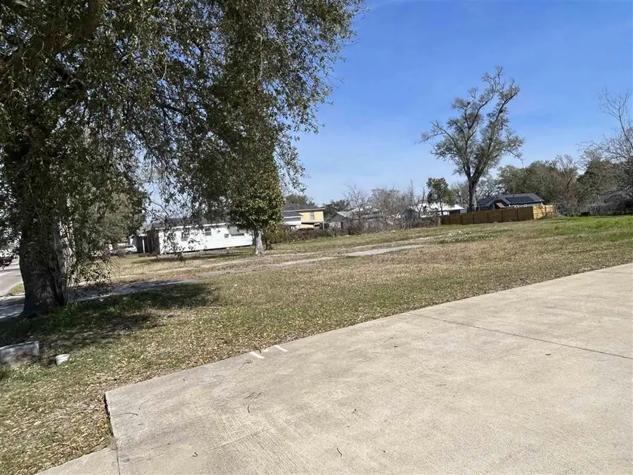 3921,3923,3925 Common Street, Lake Charles, LA 70607 - #2