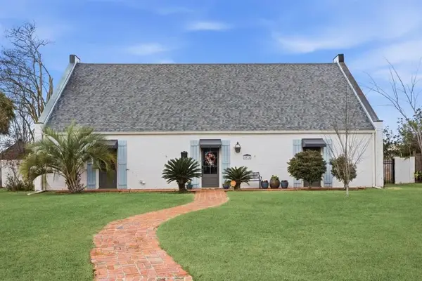 2032 Charvais Drive, Lake Charles, LA 70601