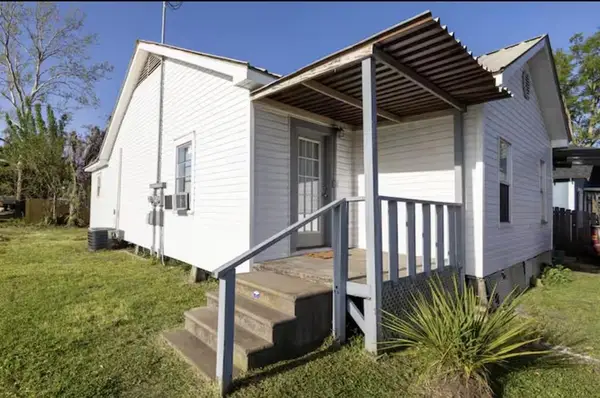 313 Napoleon Street W, Sulphur, LA 70663